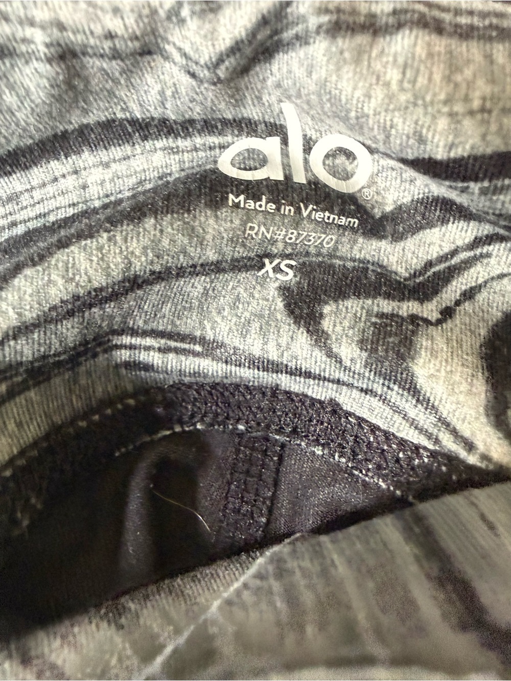 ALO Yoga, Express, Nike, Cosmo Workout Bundle - Picture 2 of 5